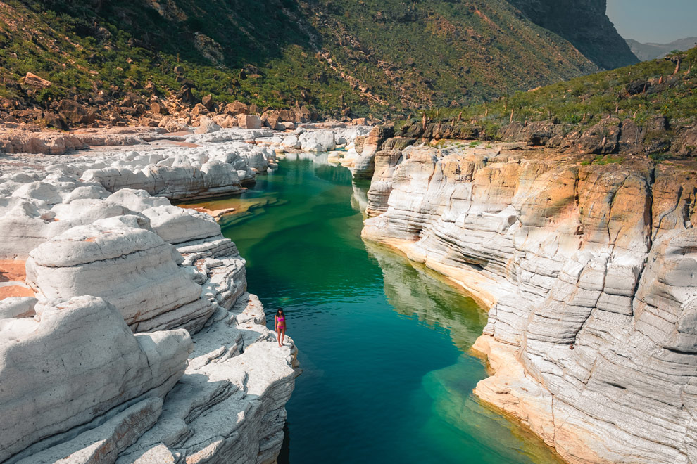 Vue aérienne d'un canyon à Socotra